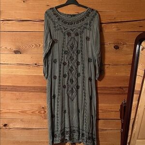 Amanda’s collection Gray Long Sleeve Dress with Embroidery